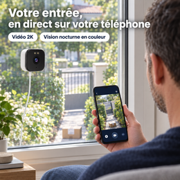 Caméra fixée sur une fenêtre, vue en direct sur le téléphone